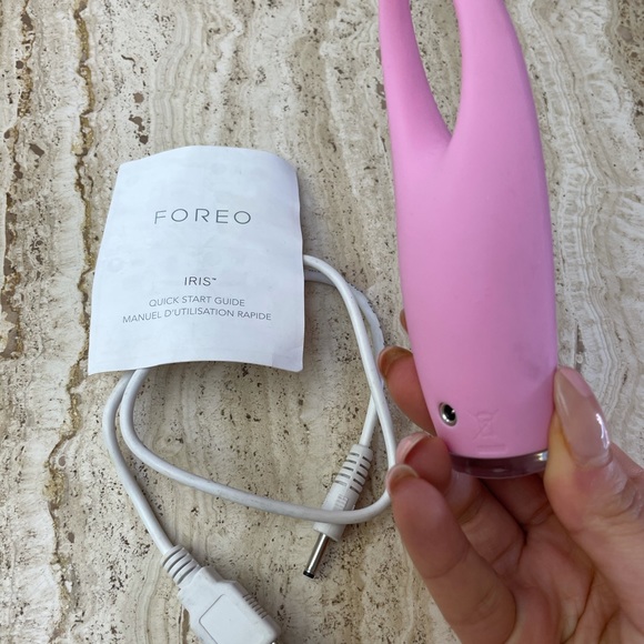 USED Foreo Women's IRIS Eye Massager in Light Pink - Picture 2 of 3